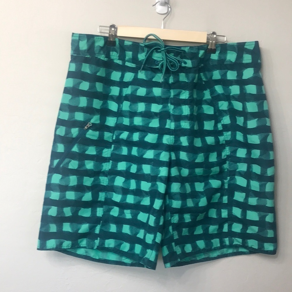 Men’s Columbia board shorts size 40. Omni-shade